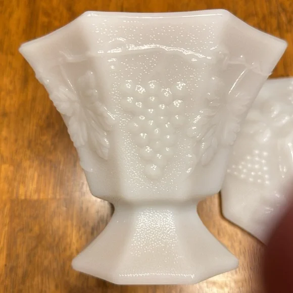 Vtg. Westmoreland milk glass, pedestal, candy dish w/lid. - Picture 3 of 6